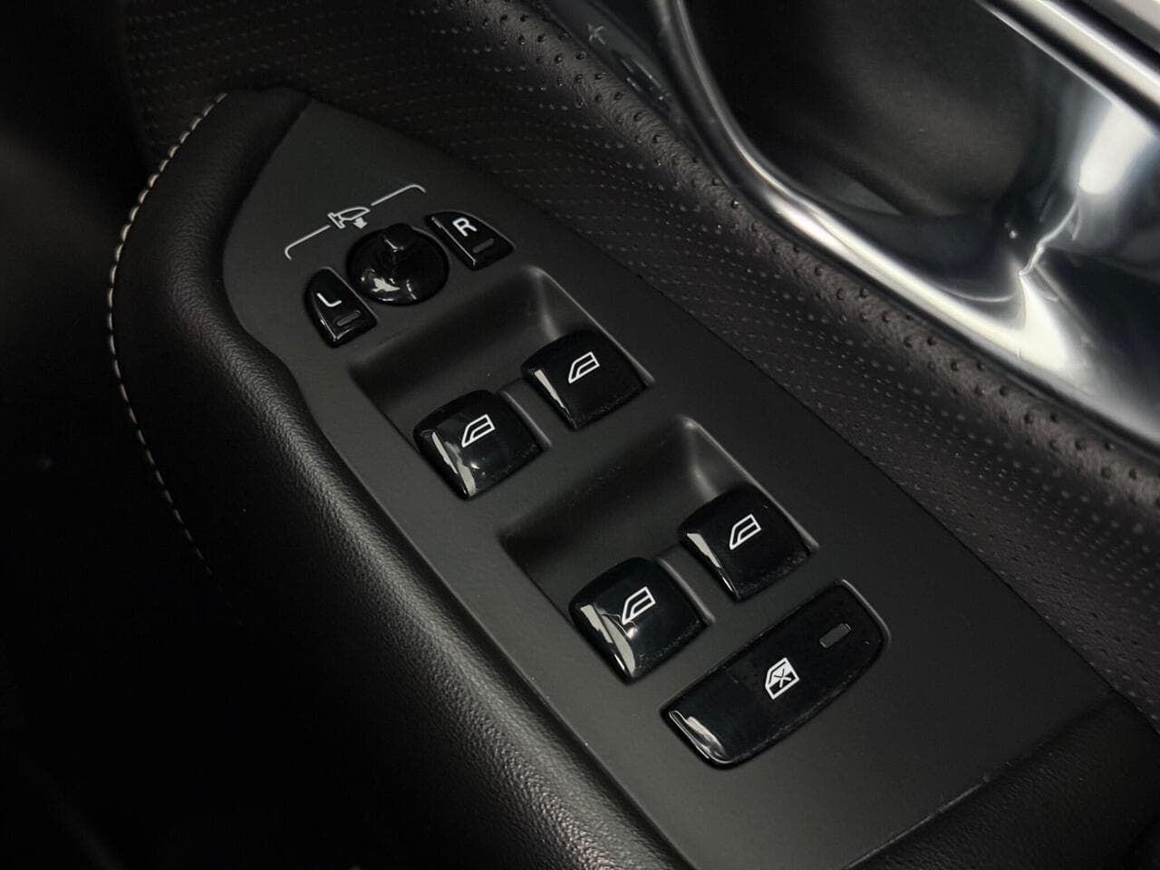 Volvo XC90 thumbnail Misc Controls