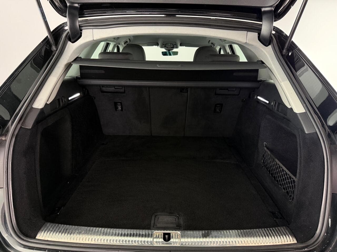 Audi A4 Avant thumbnail Boot