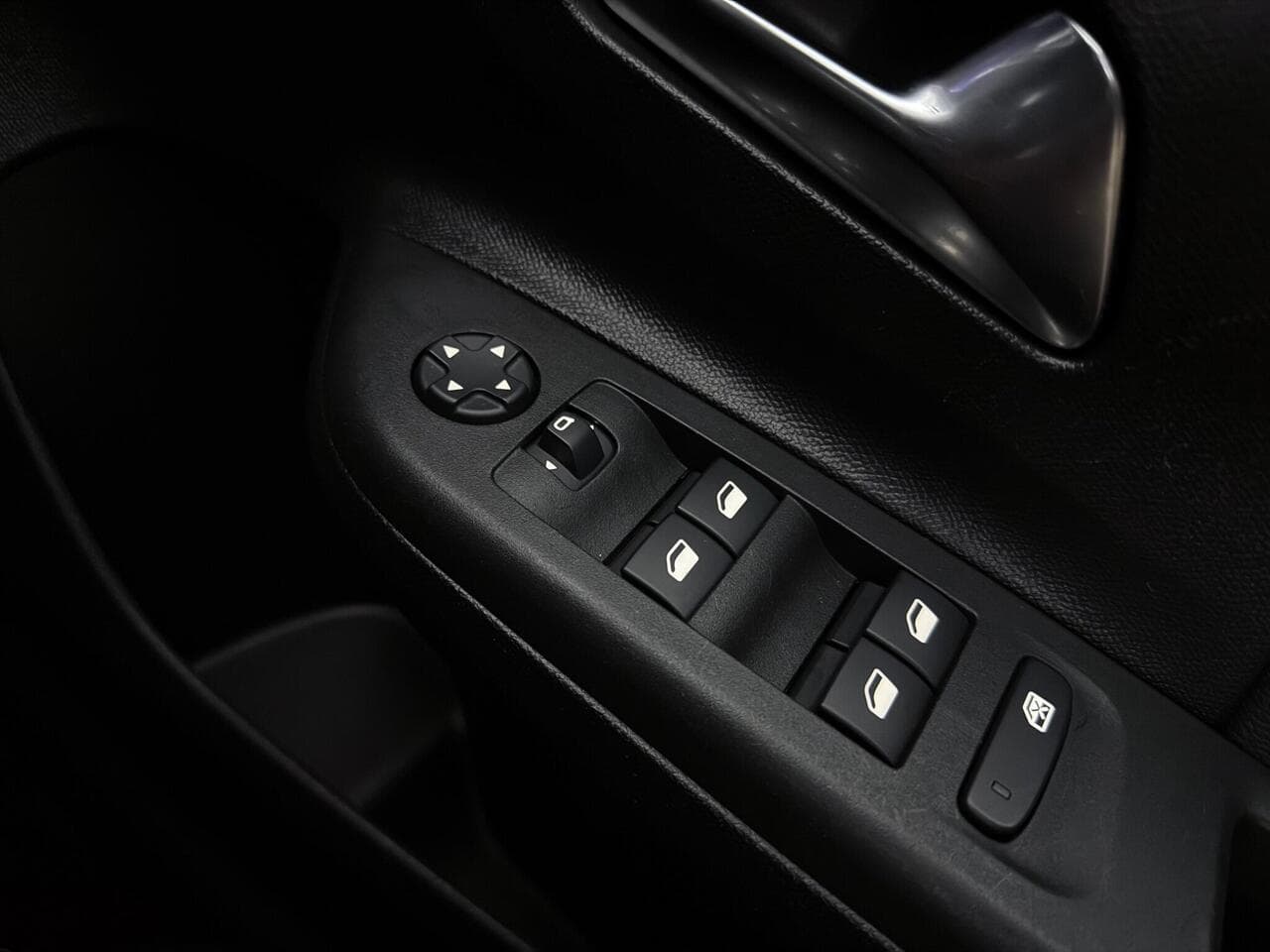 Vauxhall Corsa thumbnail Misc Controls
