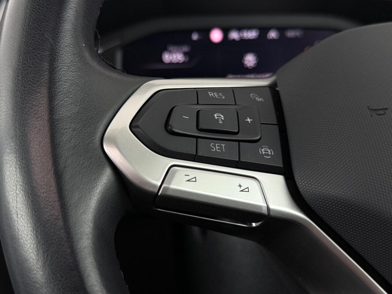 Volkswagen Tiguan thumbnail Misc Controls