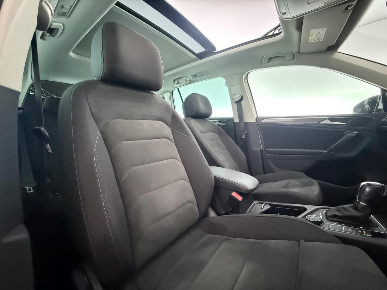 Volkswagen Tiguan thumbnail Seat Driver