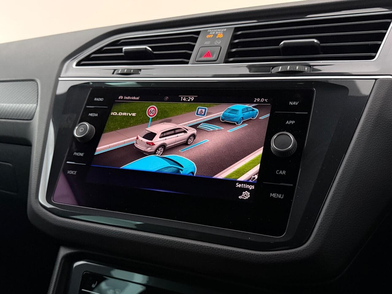 Volkswagen Tiguan thumbnail Infotainment System