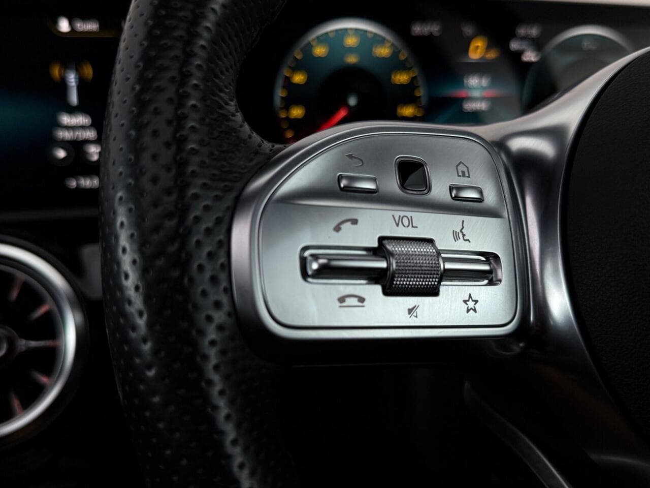 Mercedes-Benz CLA thumbnail Misc Controls