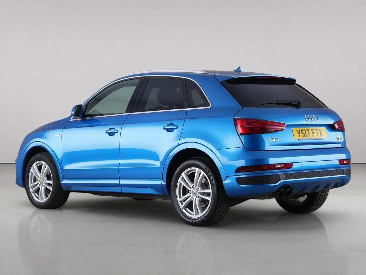 Audi Q3 thumbnail Rear Left