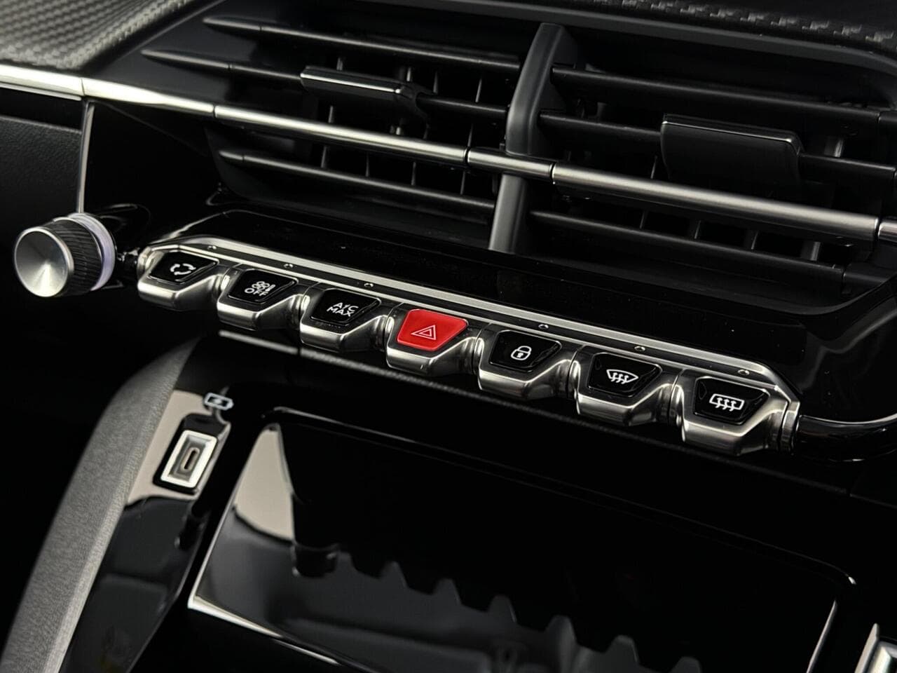 Peugeot 208 thumbnail Interior Front