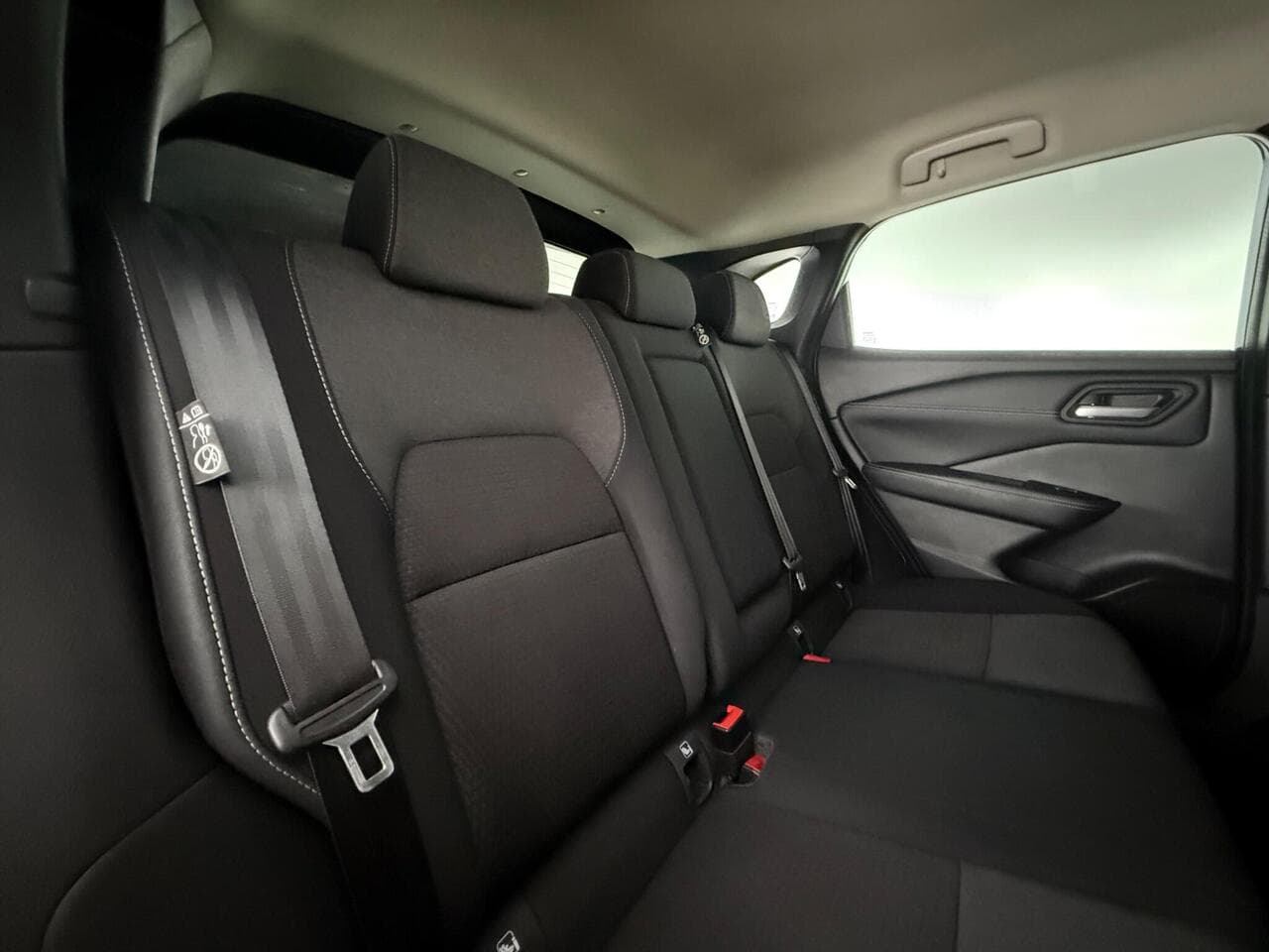 Nissan Qashqai thumbnail Seats Rear