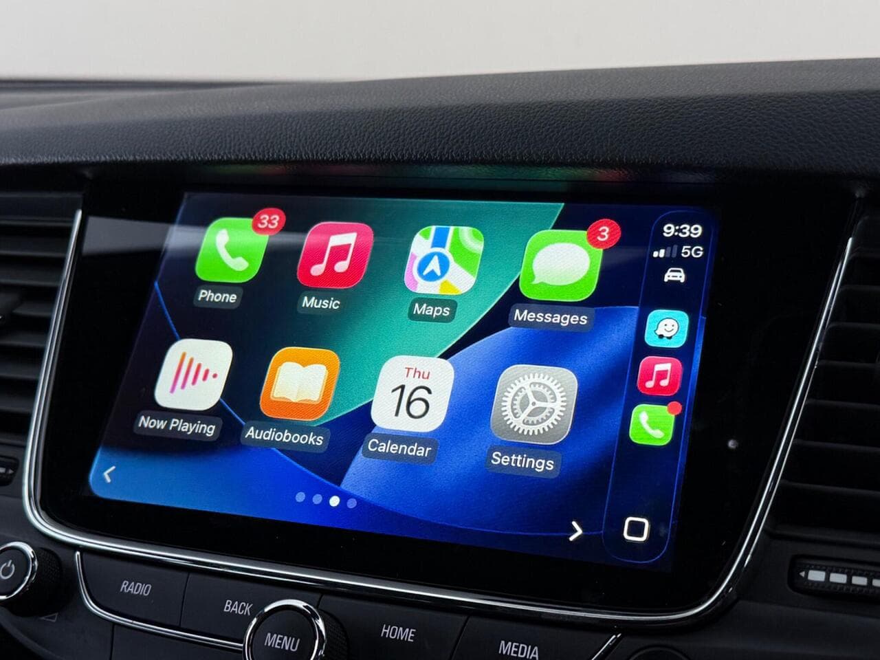 Vauxhall Astra thumbnail Infotainment System