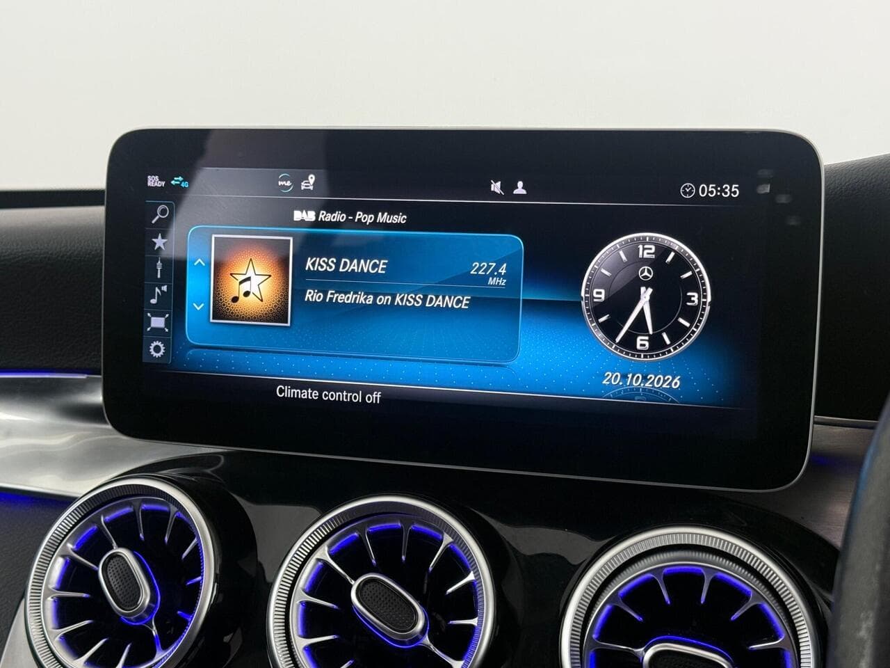 Mercedes-Benz C Class thumbnail Infotainment System