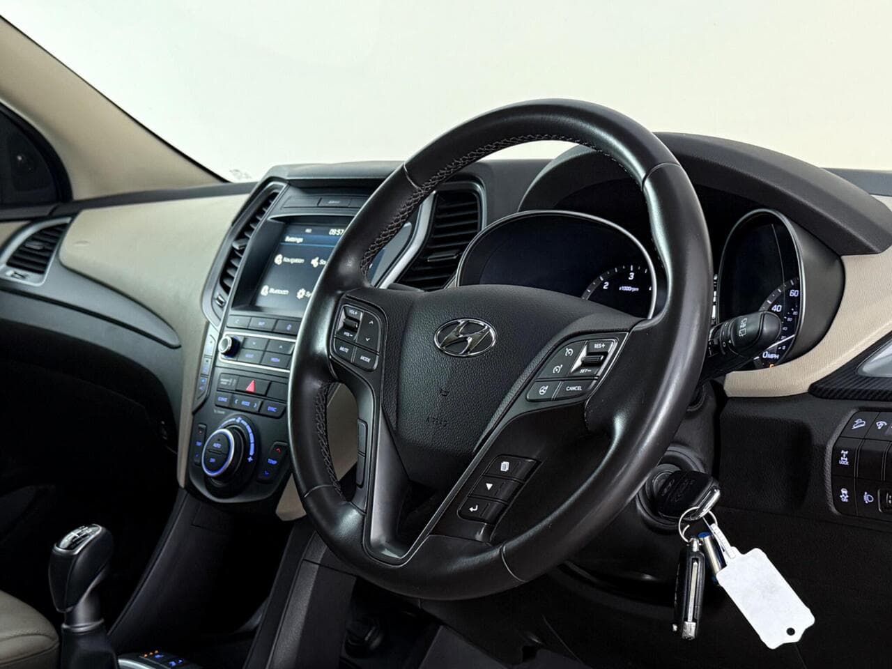 Hyundai Santa Fe thumbnail Interior Front