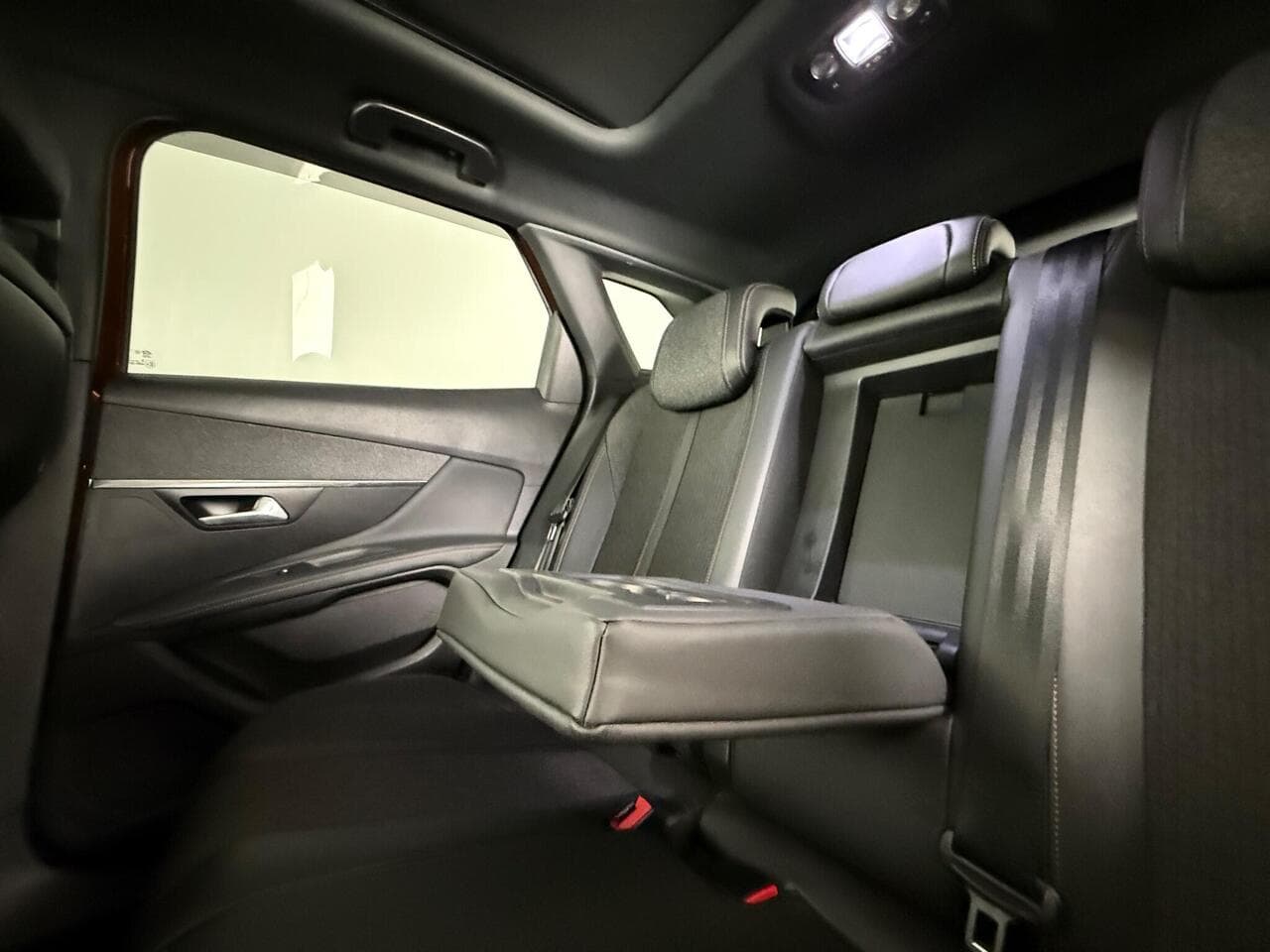 Peugeot 3008 thumbnail Seats Rear