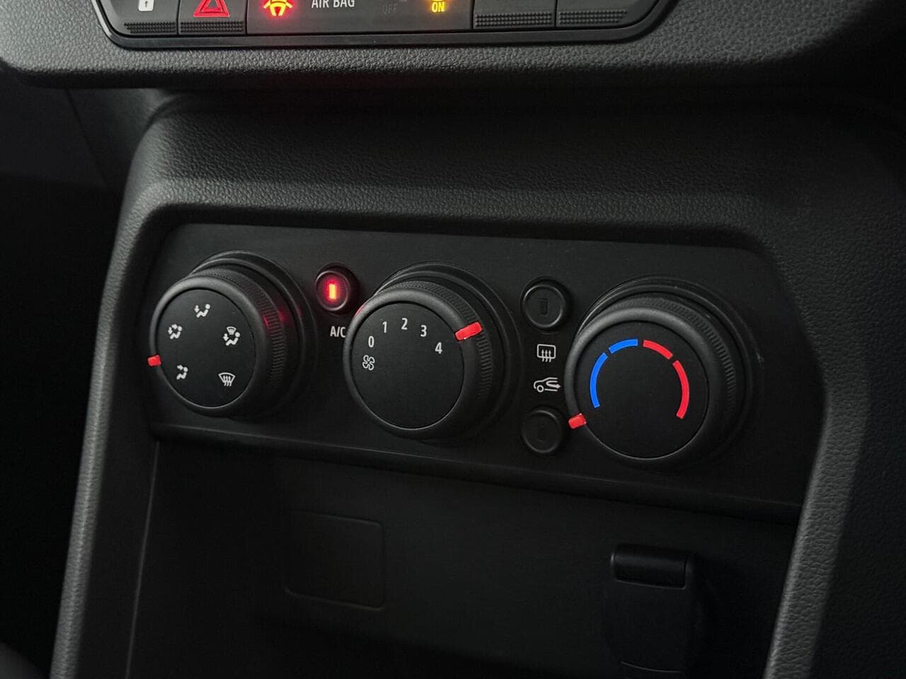 Dacia Sandero thumbnail Misc Controls
