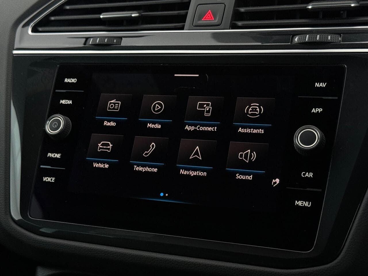 Volkswagen Tiguan thumbnail Infotainment System