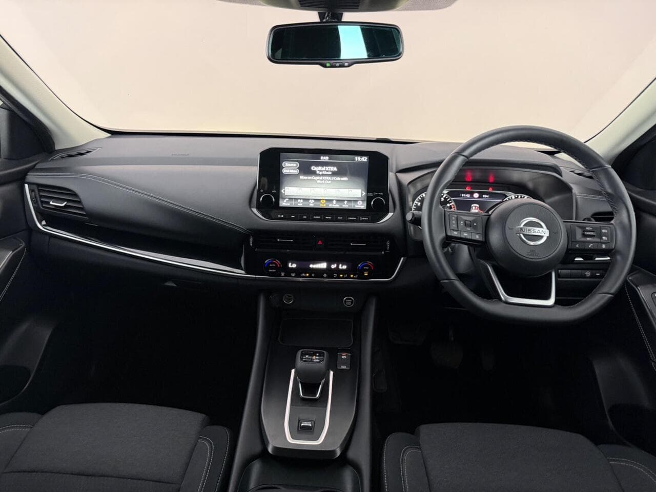 Nissan Qashqai thumbnail Interior Front