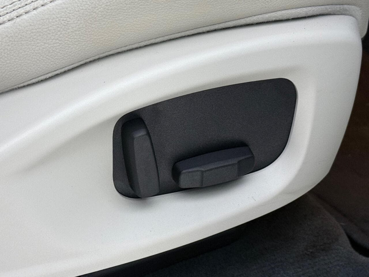 Jaguar E-PACE thumbnail Inconclusive