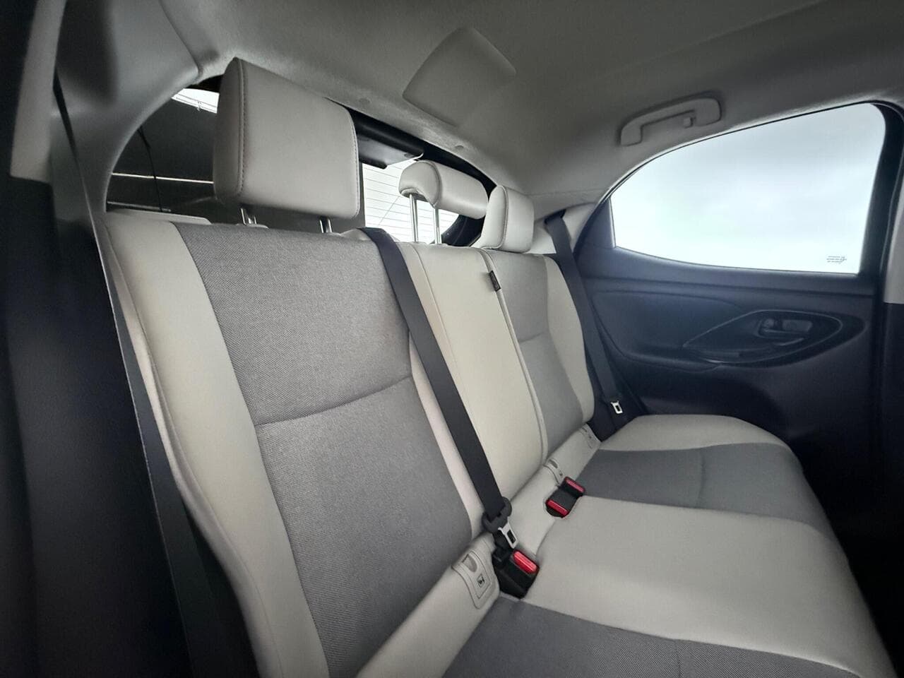 Toyota Yaris thumbnail Seats Rear