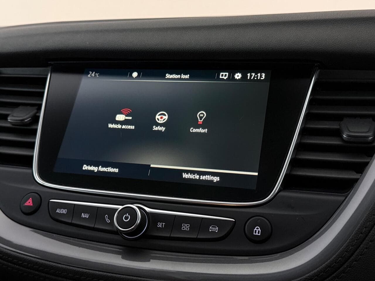Vauxhall Grandland X thumbnail Infotainment System