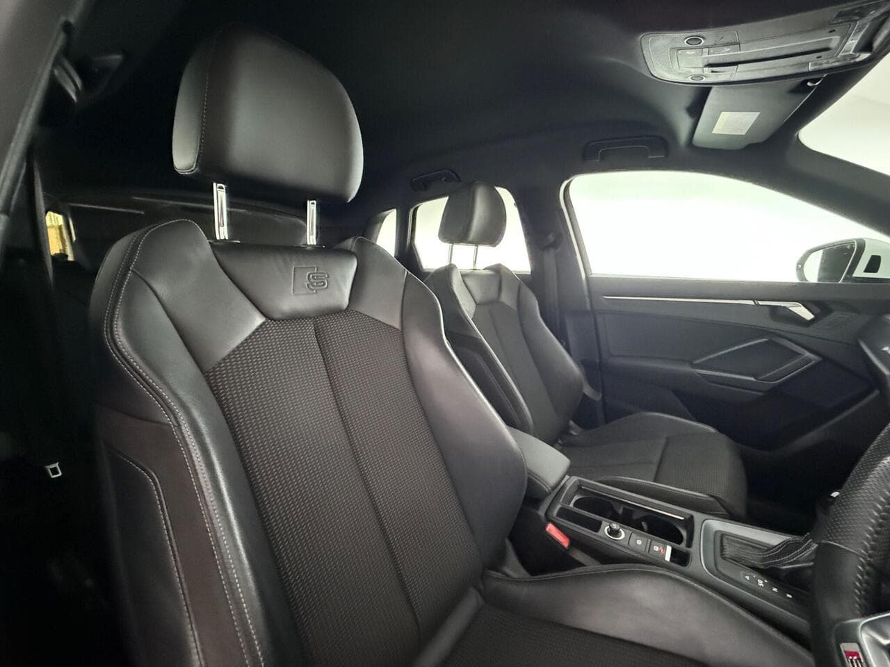 Audi Q3 thumbnail Seat Driver