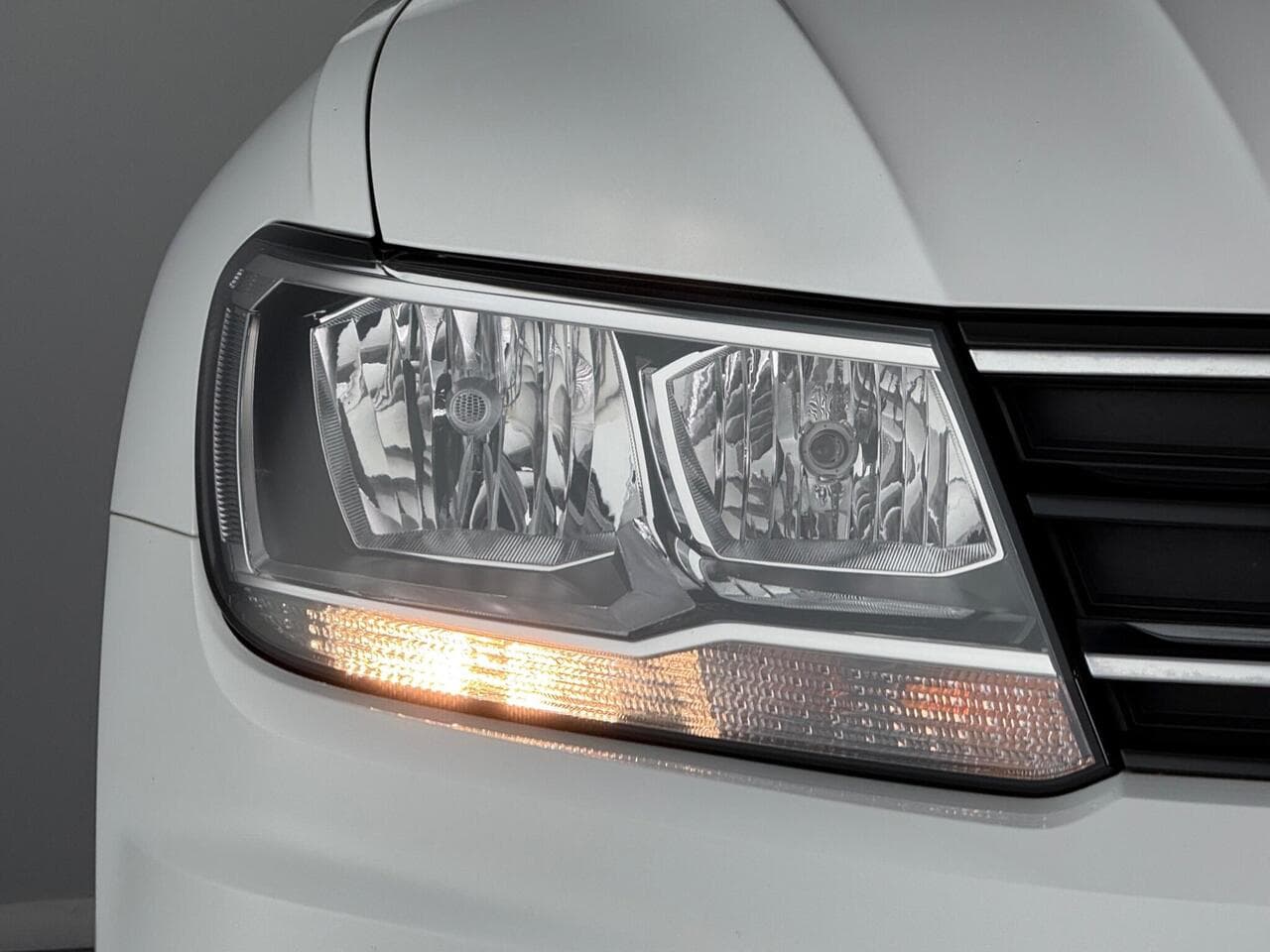 Volkswagen Tiguan thumbnail Lights Front