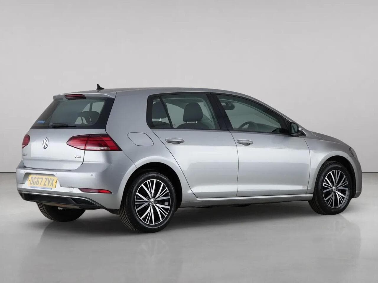 Volkswagen Golf thumbnail Side Right