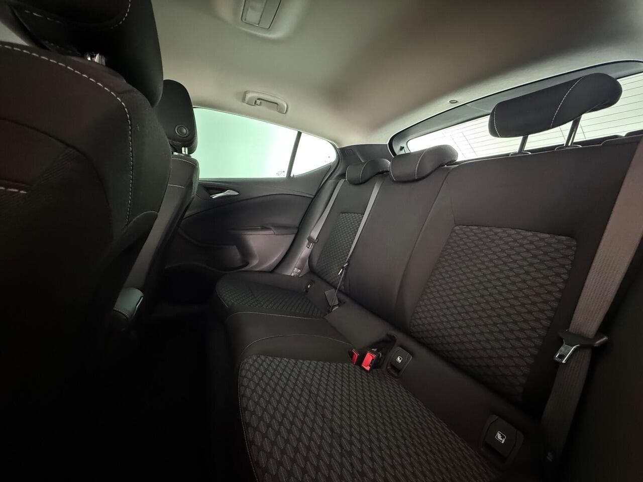 Vauxhall Astra thumbnail Seats Rear