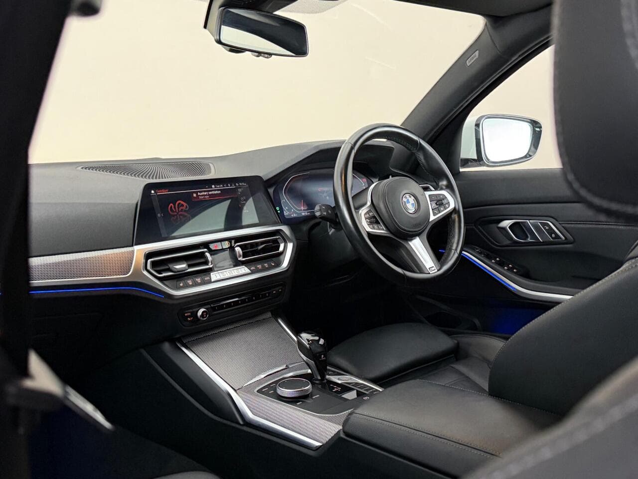 BMW 3 Series thumbnail Interior Front