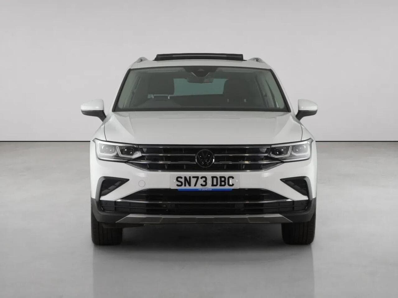 Volkswagen Tiguan thumbnail Front