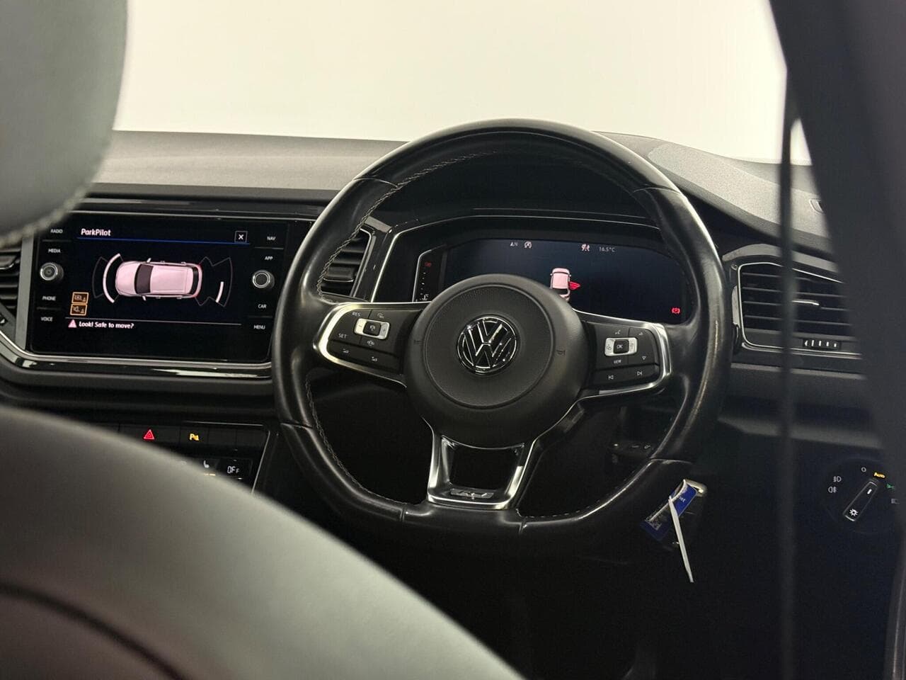Volkswagen T-Roc thumbnail Steering Wheel