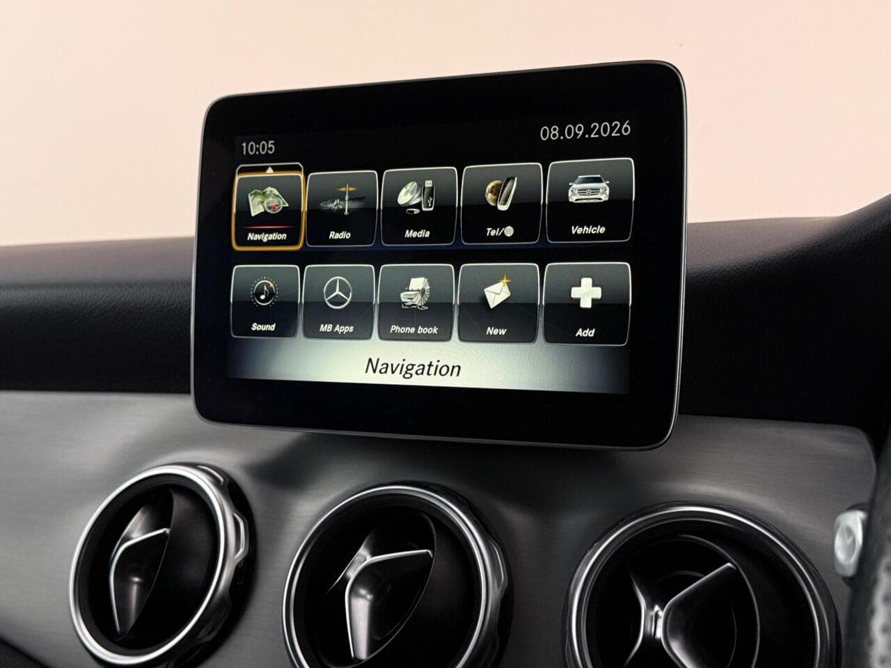 Mercedes-Benz GLA thumbnail Infotainment System