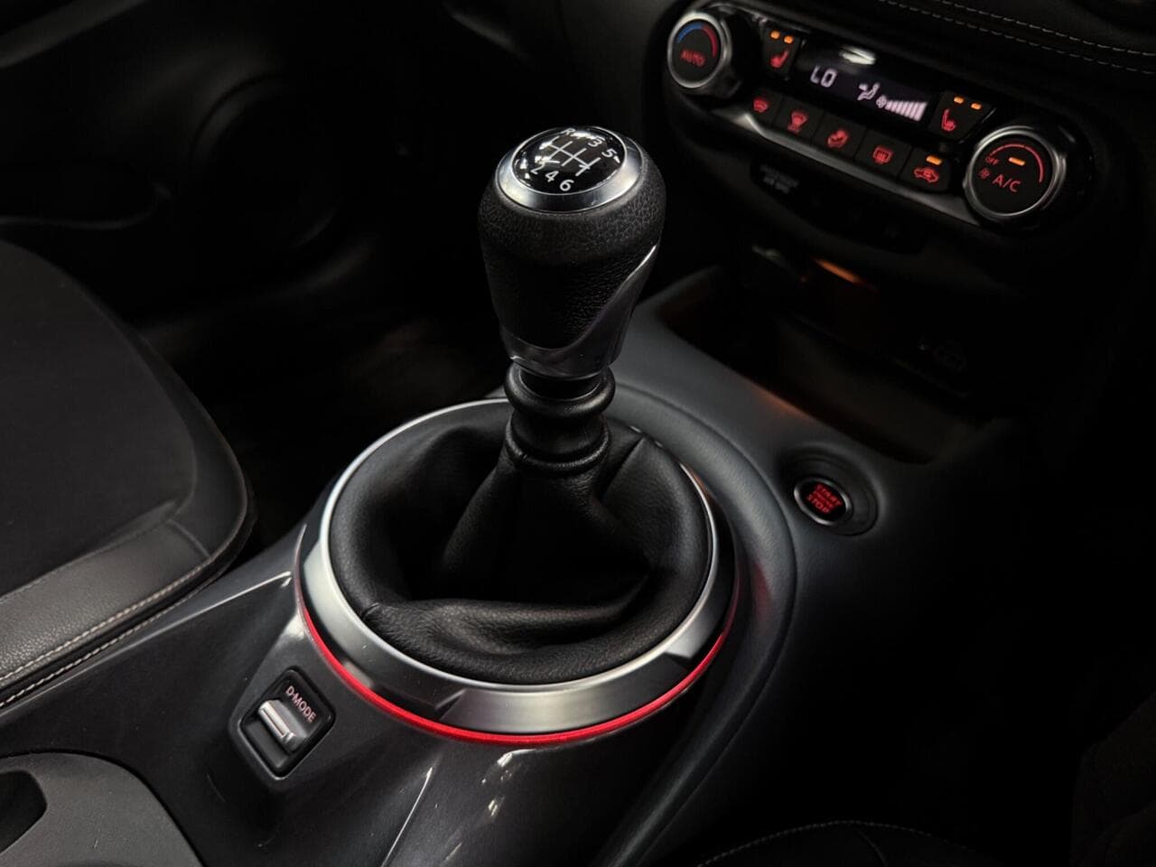 Nissan Juke thumbnail Interior Front
