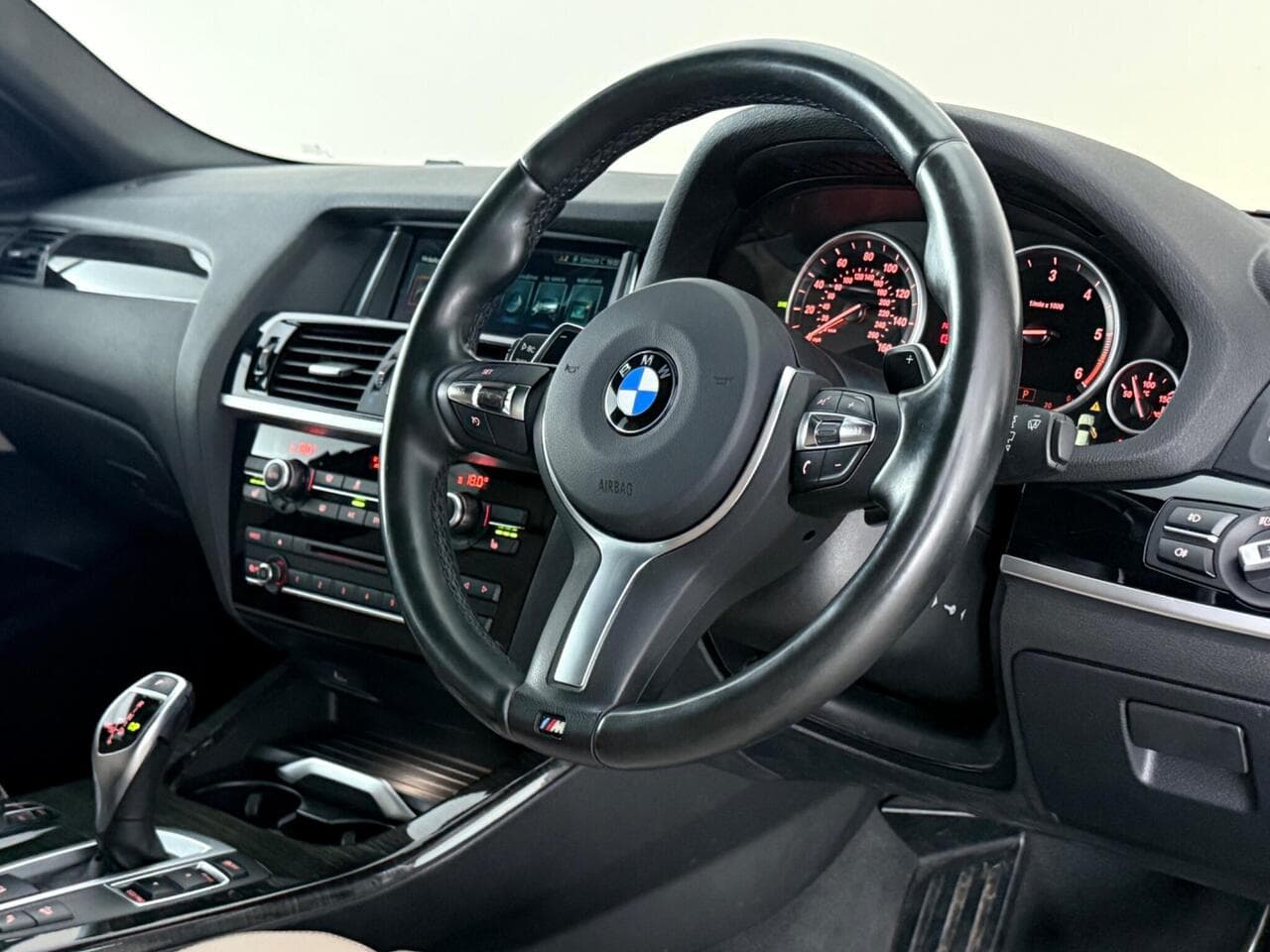 BMW X4 thumbnail Steering Wheel