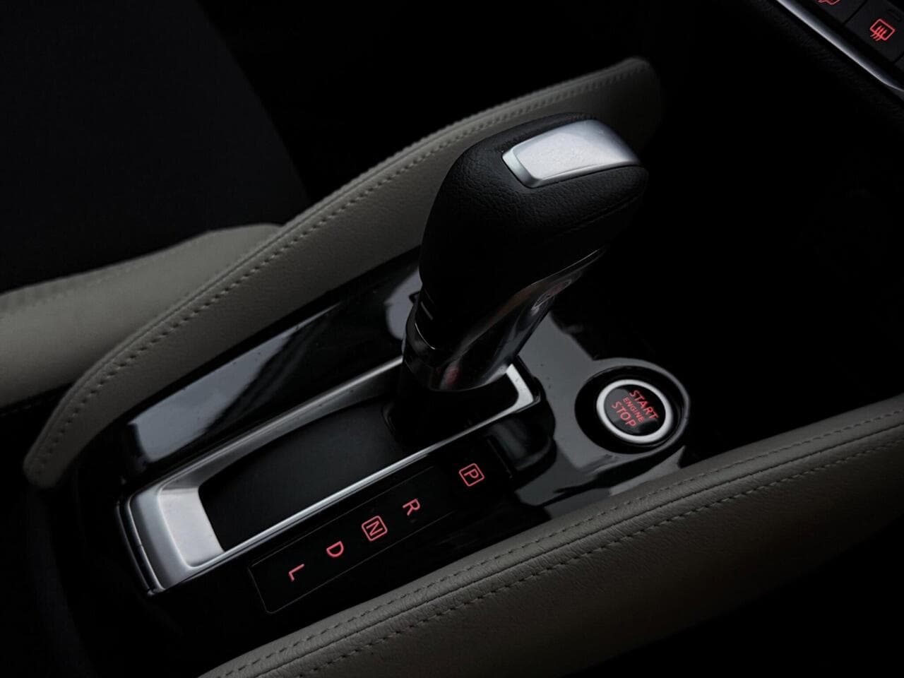 Nissan Micra thumbnail Interior Front