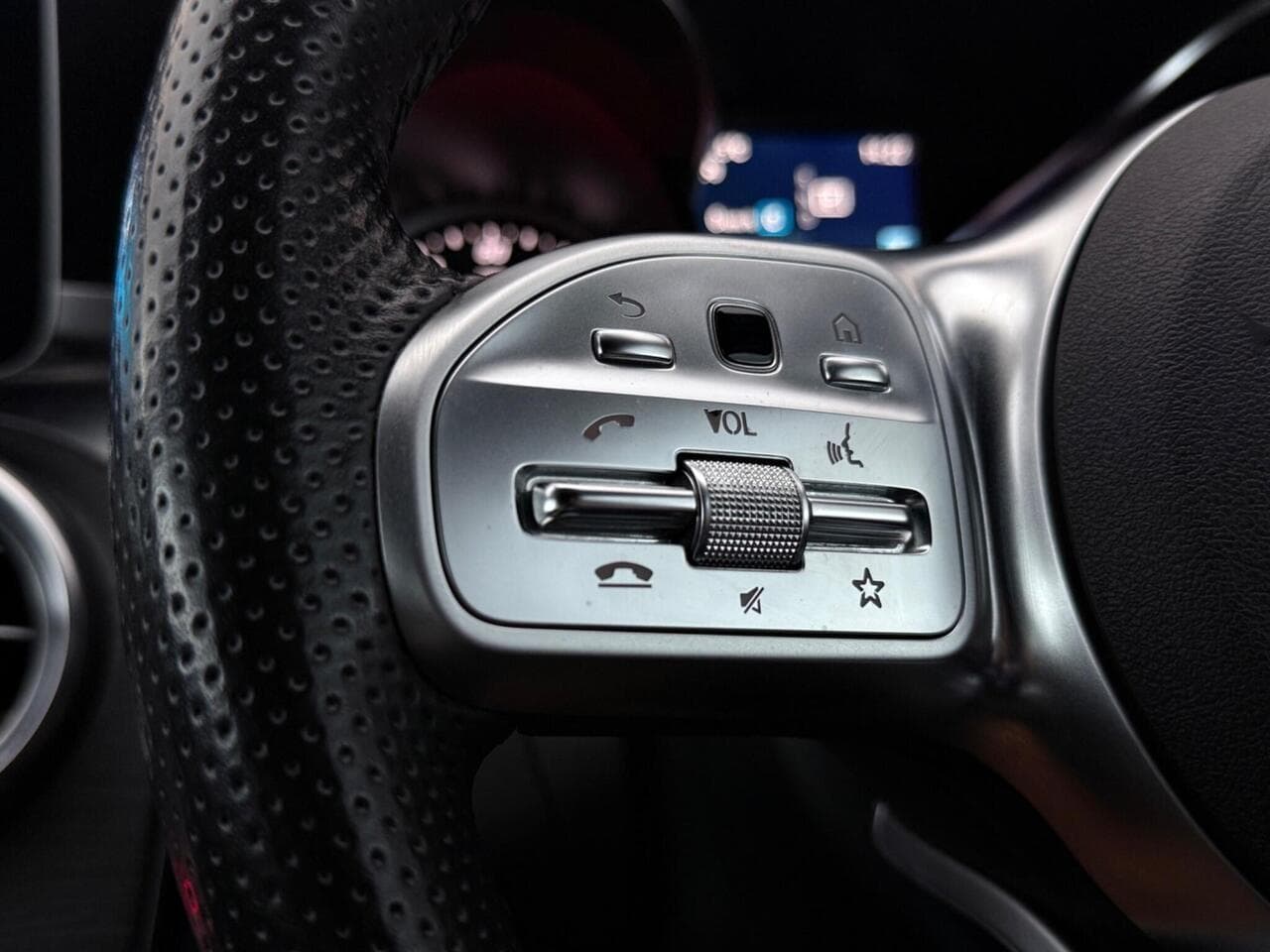 Mercedes-Benz C Class thumbnail Misc Controls