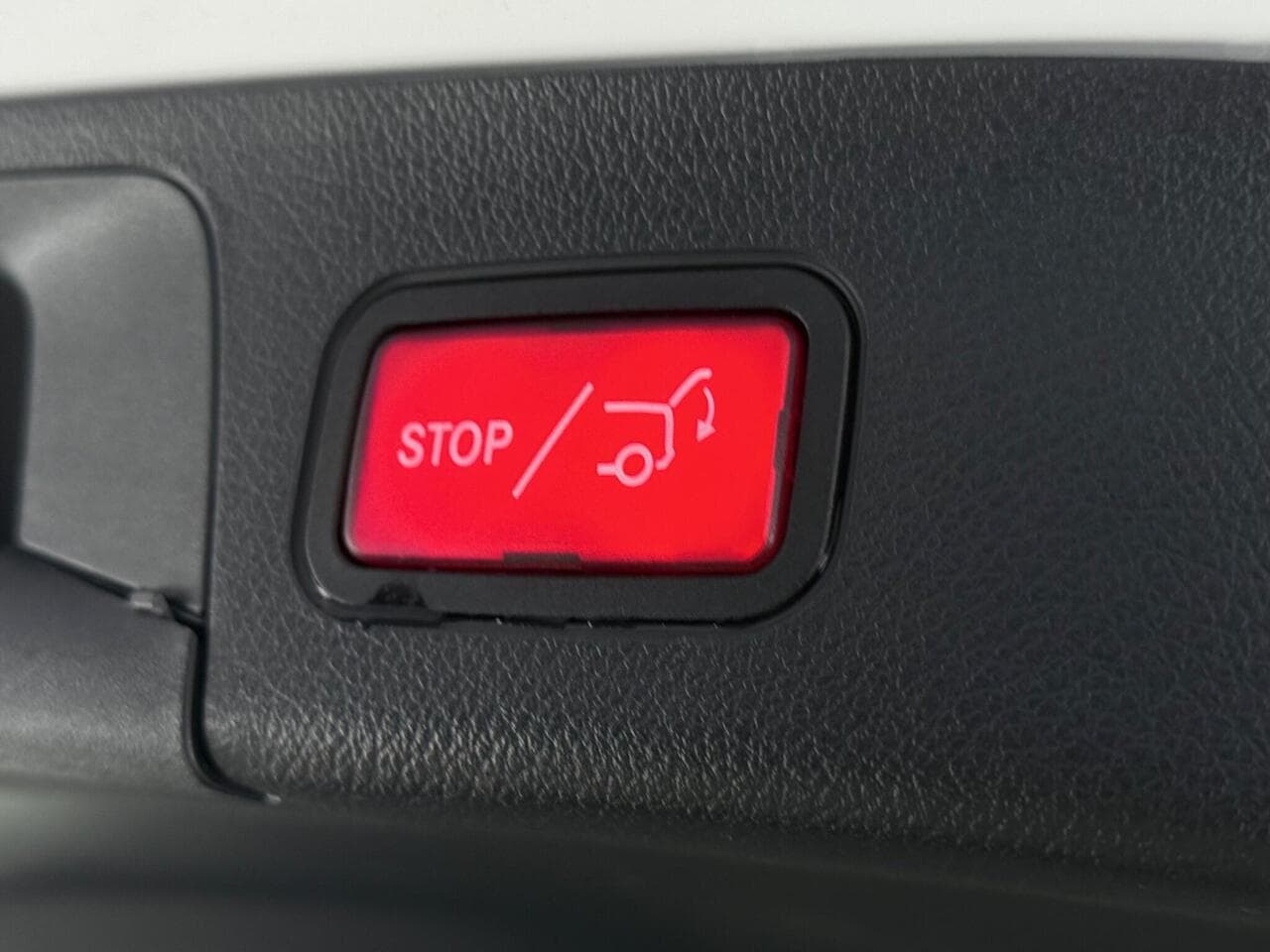 Mercedes-Benz GLA thumbnail Misc Controls