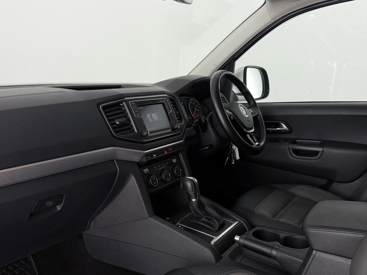 Volkswagen Amarok thumbnail Interior Front