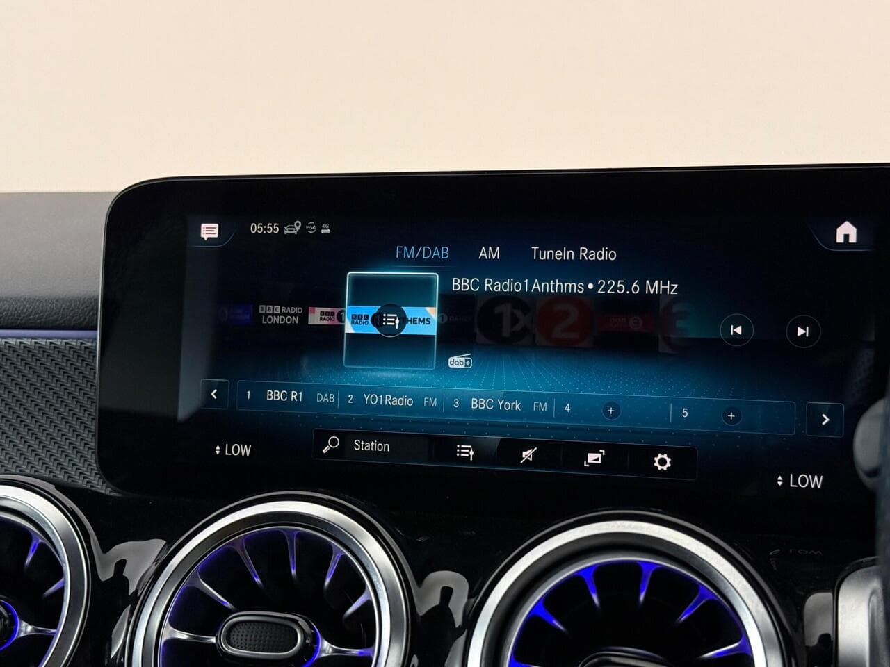 Mercedes-Benz GLB thumbnail Infotainment System