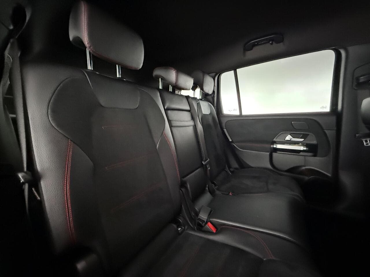 Mercedes-Benz GLB thumbnail Seats Rear