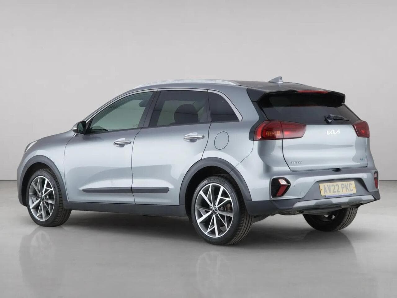 Kia Niro thumbnail Rear Left