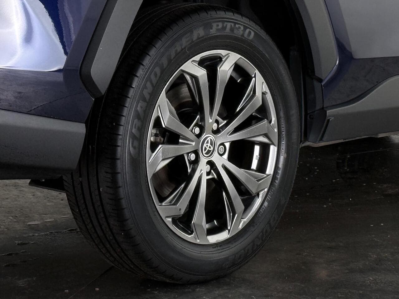 Toyota RAV4 thumbnail Wheel