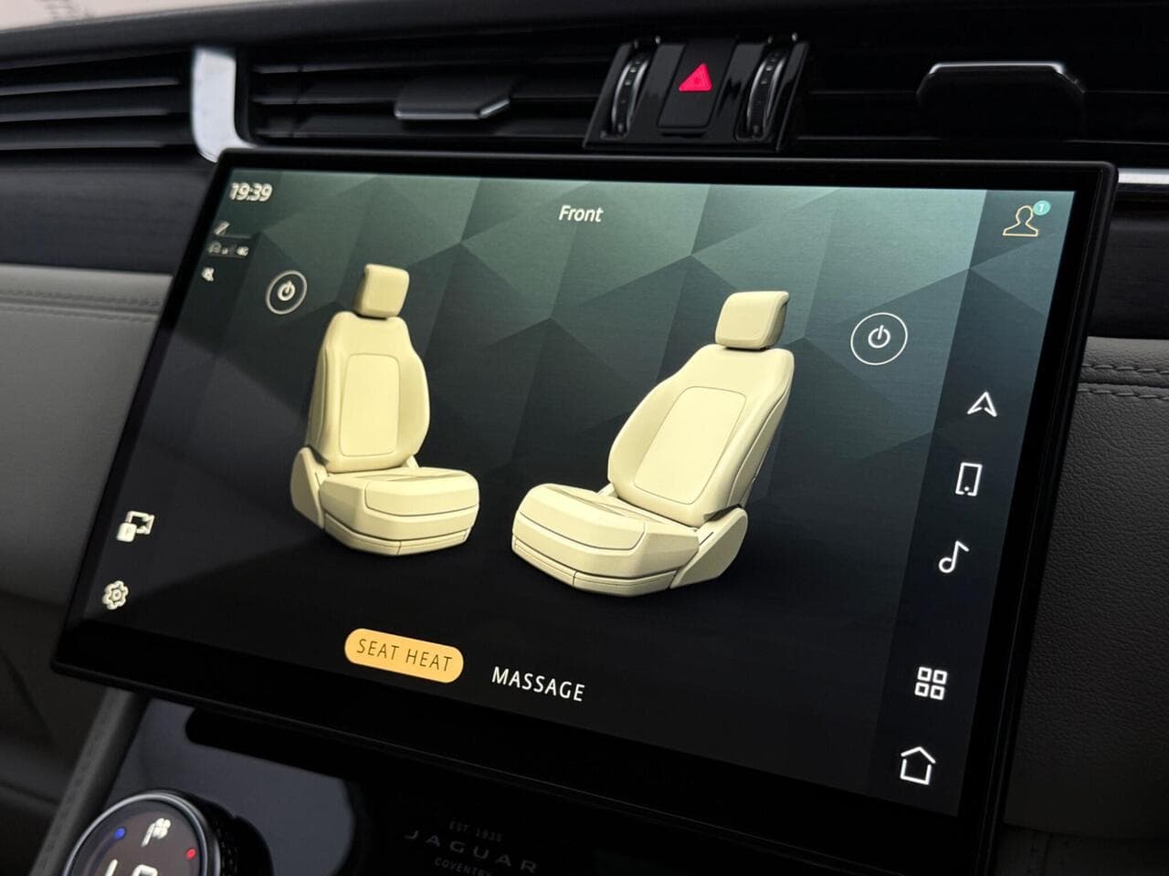 Jaguar F-PACE thumbnail Infotainment System