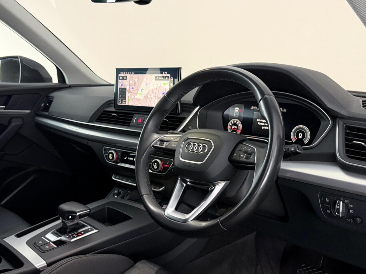 Audi Q5 thumbnail Interior Front