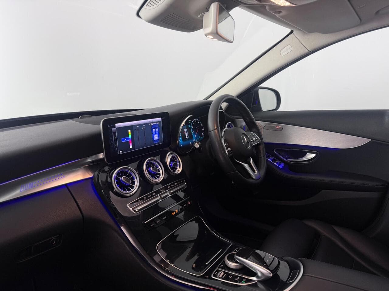 Mercedes-Benz C Class thumbnail Interior Front