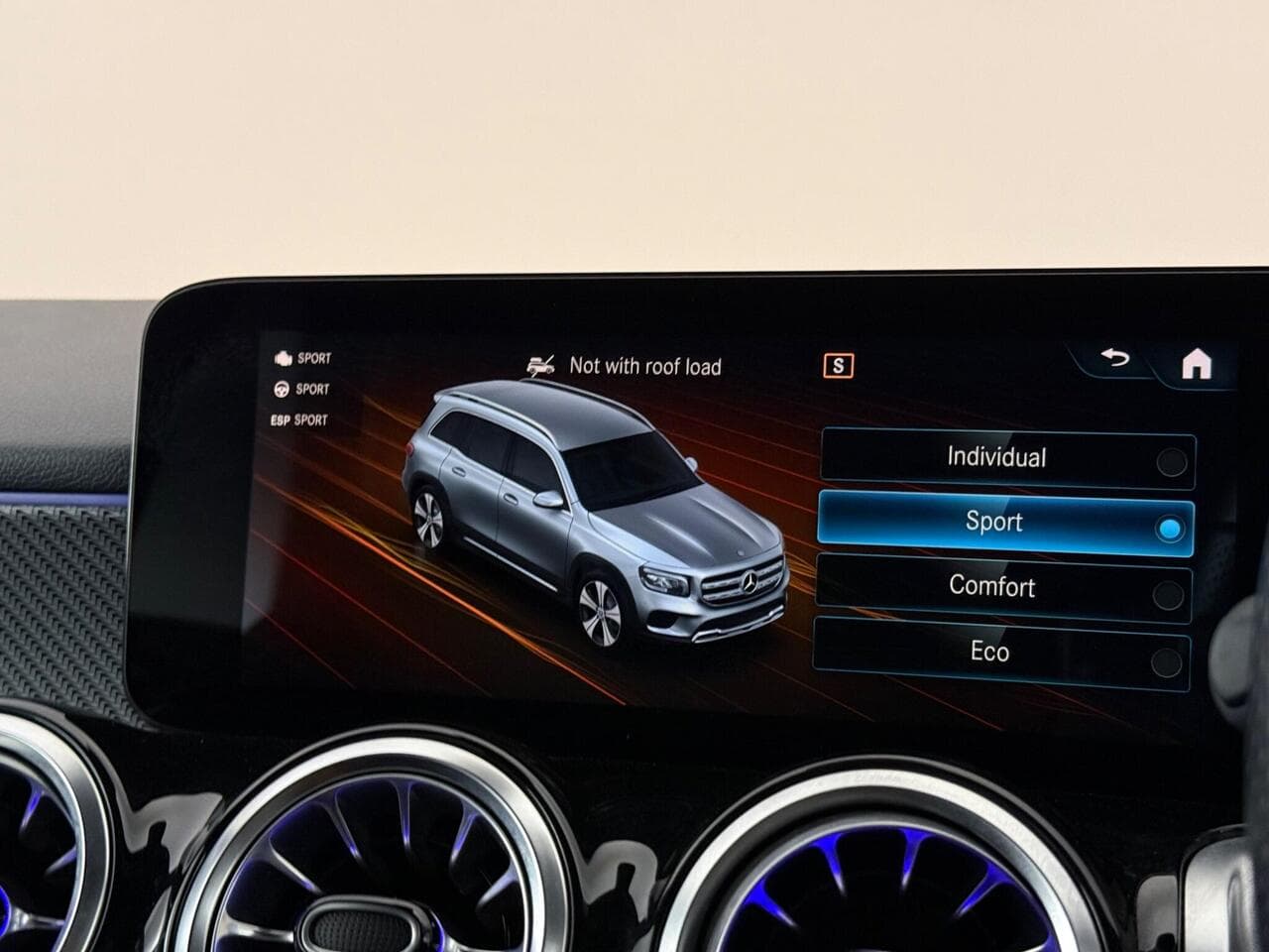 Mercedes-Benz GLB thumbnail Infotainment System