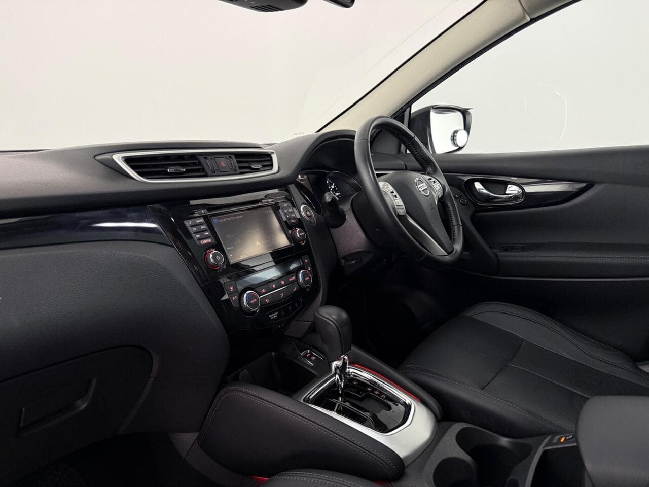 Nissan Qashqai thumbnail Interior Front