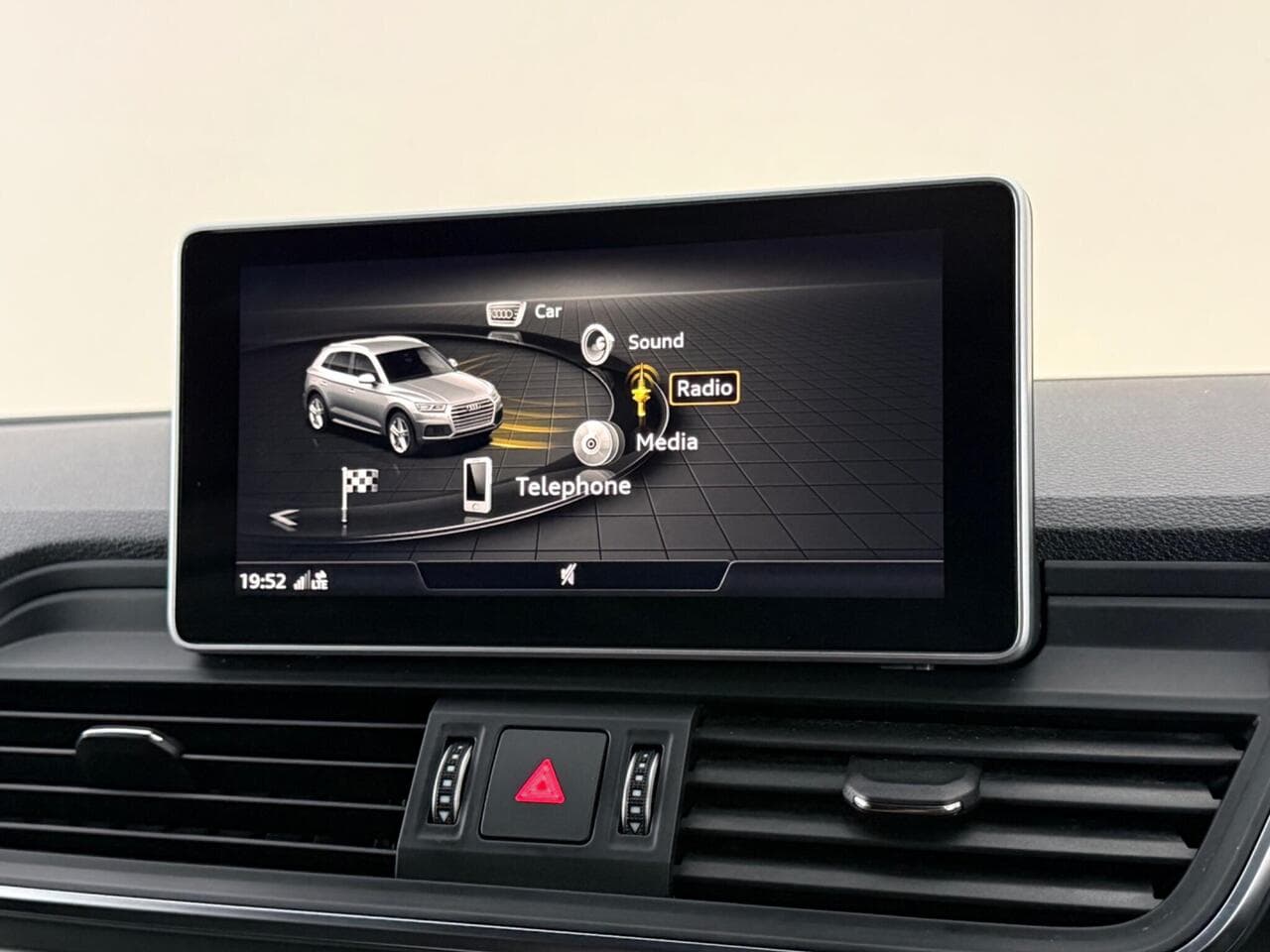 Audi Q5 thumbnail Infotainment System