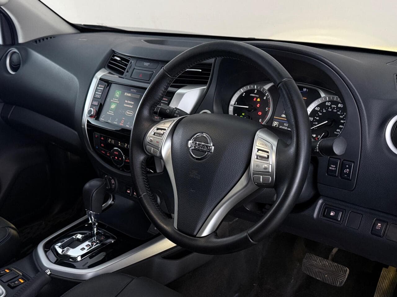 Nissan Navara thumbnail Steering Wheel