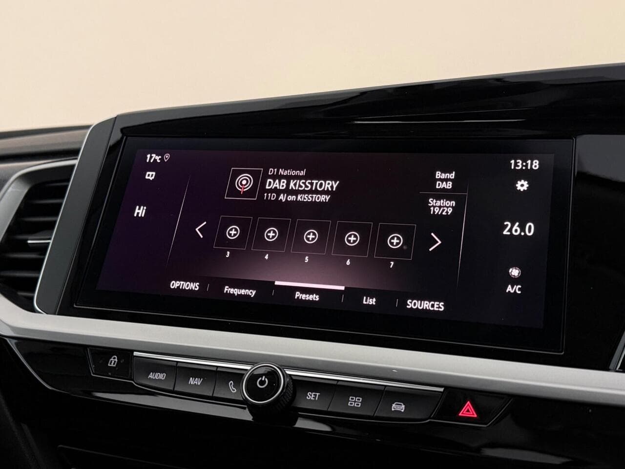 Vauxhall Grandland thumbnail Infotainment System