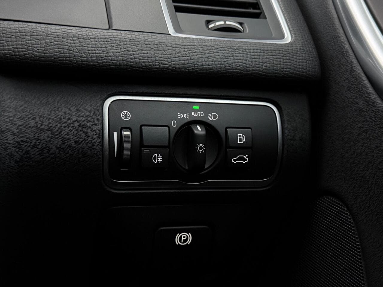Volvo XC60 thumbnail Misc Controls