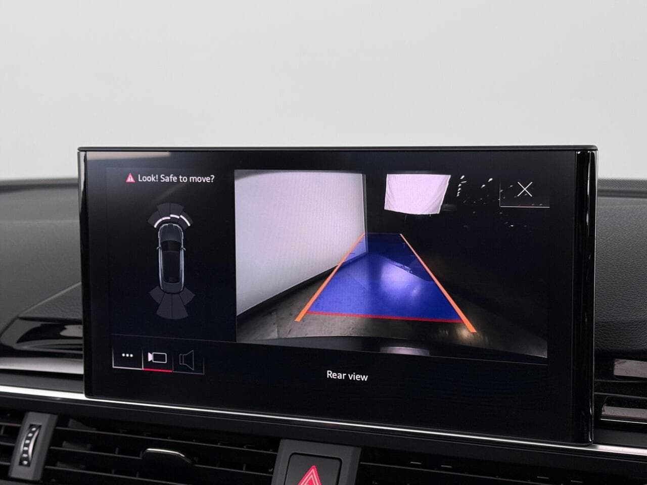 Audi A5 Cabriolet thumbnail Infotainment System