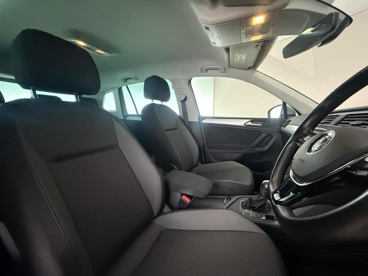Volkswagen Tiguan thumbnail Seat Driver