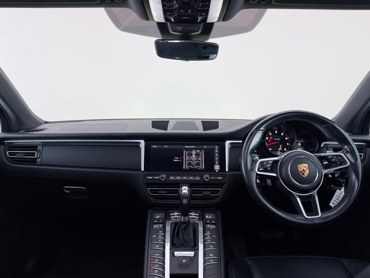 Porsche Macan thumbnail Interior Front